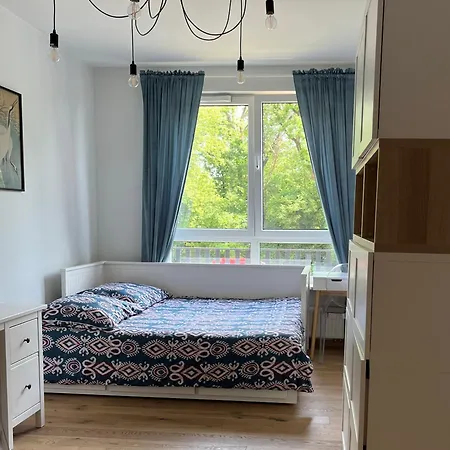 Golden Rose Metro & Park Warschau